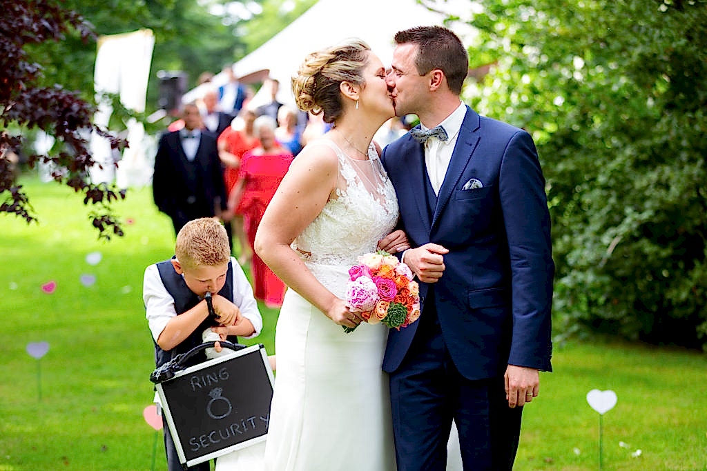 bride and groom kissing at Belgium garden wedding
