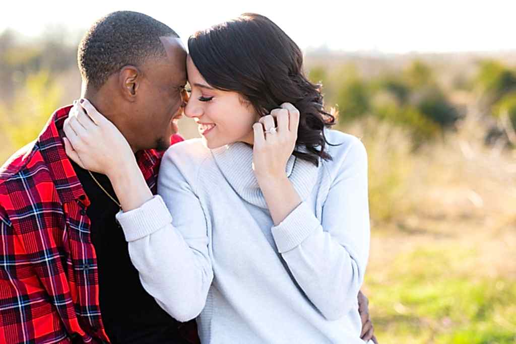 Intimate Engagement Session in Tandy Hills including Tips to Help You Plan Your Engagement Session