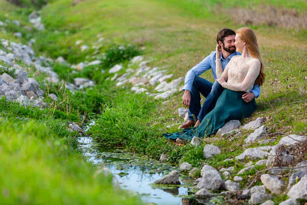 Outdoor engagement photo session in Dallas