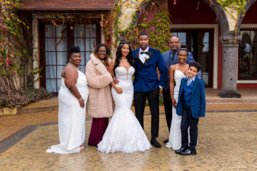 Family photo at Stoney Ridge Villa wedding