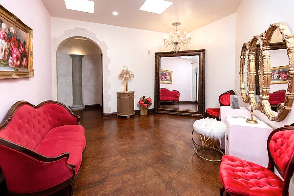 Stoney Ridge Villa in Azle tx beautiful pink and red bridal suite