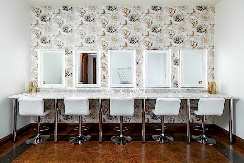 Stoney Ridge Villa wedding venue bridal suite with 5 makeup stations