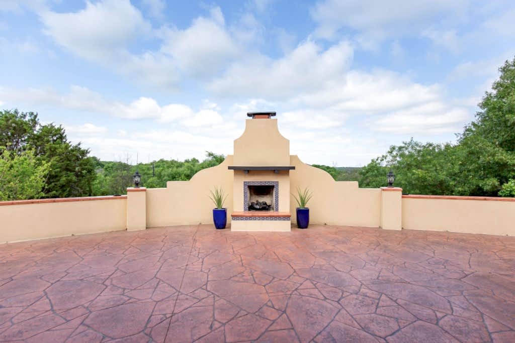 outdoor patio at Stoney Ridge Villa venue with Spanish architecture and a fireplace