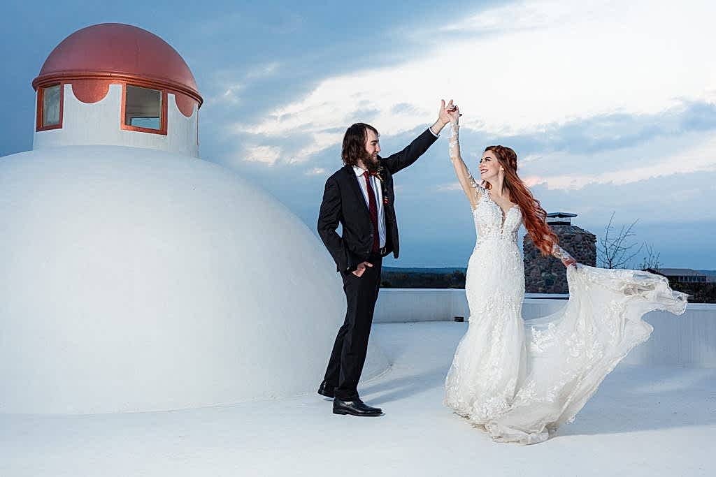 Stoney Ridge Villa wedding couple on rooftop