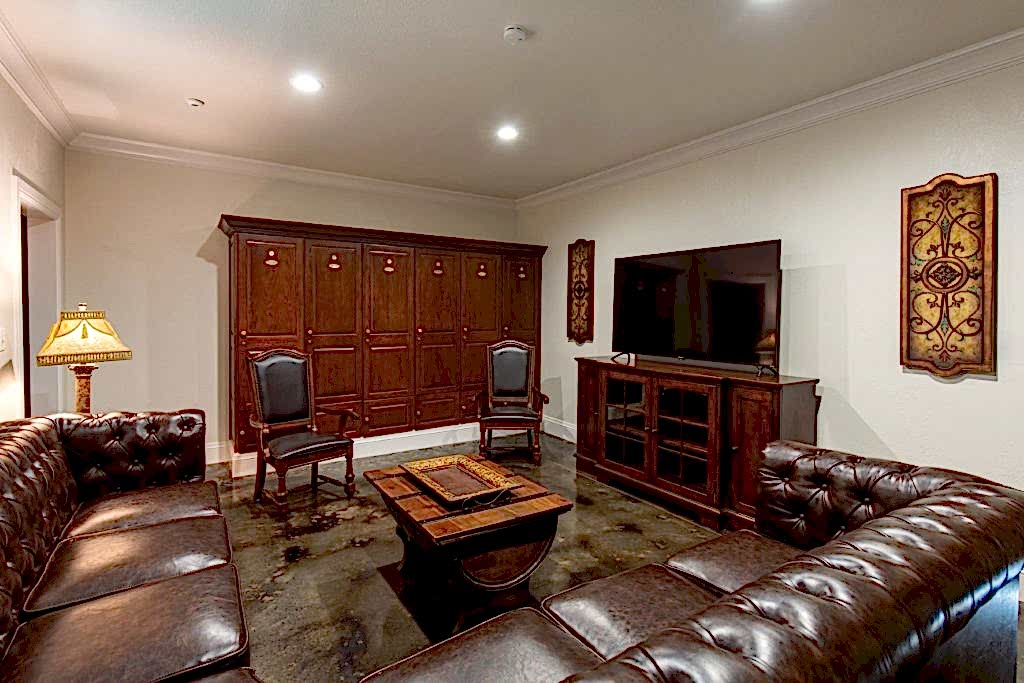 La Bella Luna wedding venue grooms suite