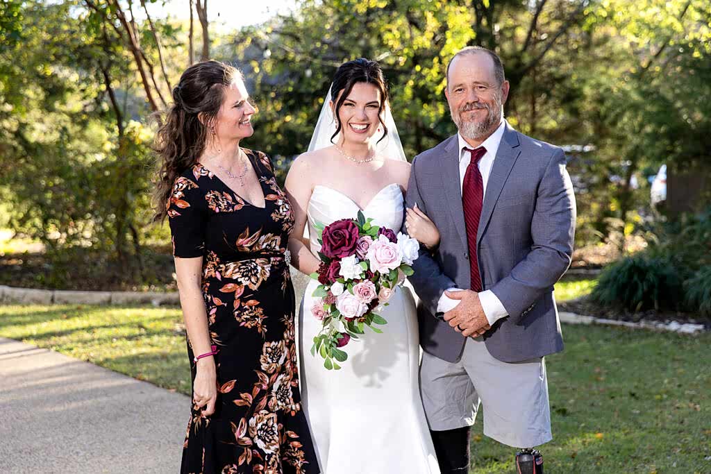 Cute laughing family photo at Bella Woods wedding and event venue surrounded by trees in Midlothian Texas